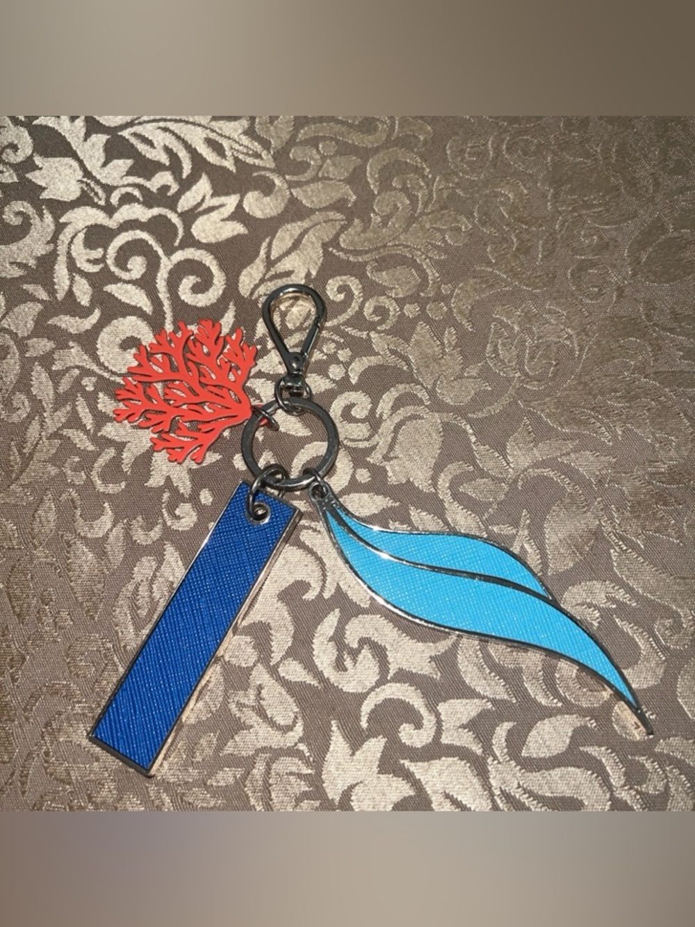 La Mer Metal Keychain with Coral Charm